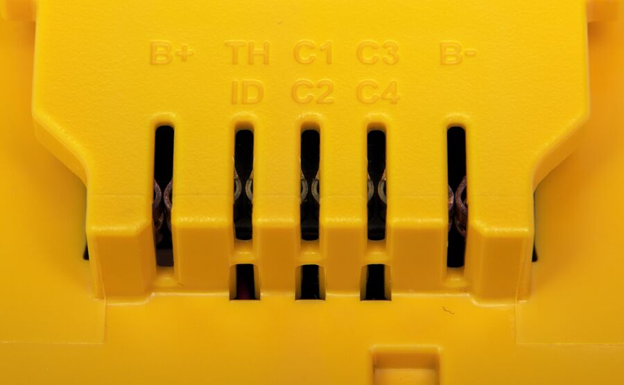 Contactos eléctricos de una batería de herramienta