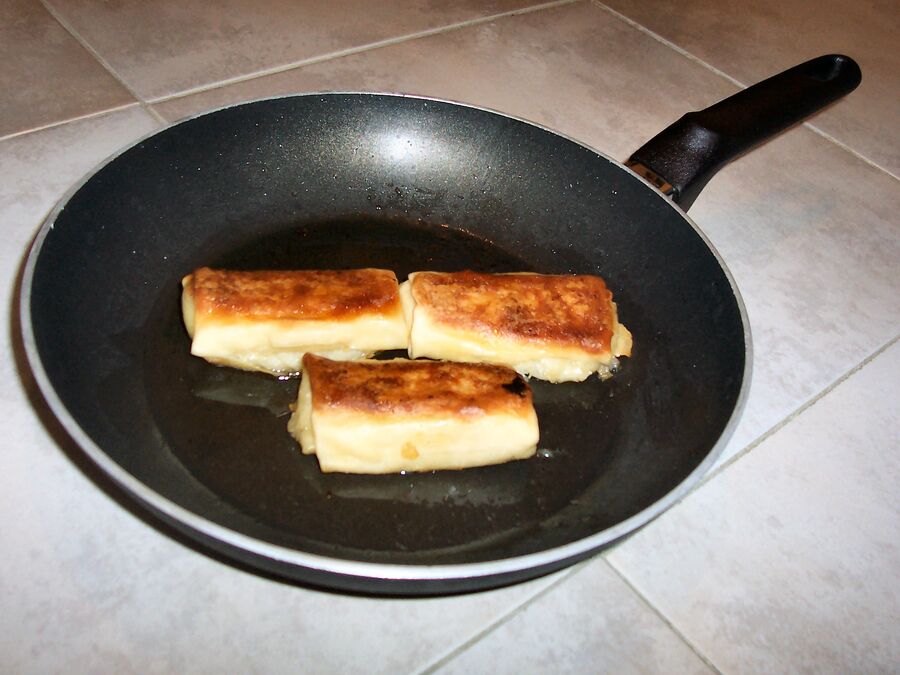 Sartén con comida cocinándose