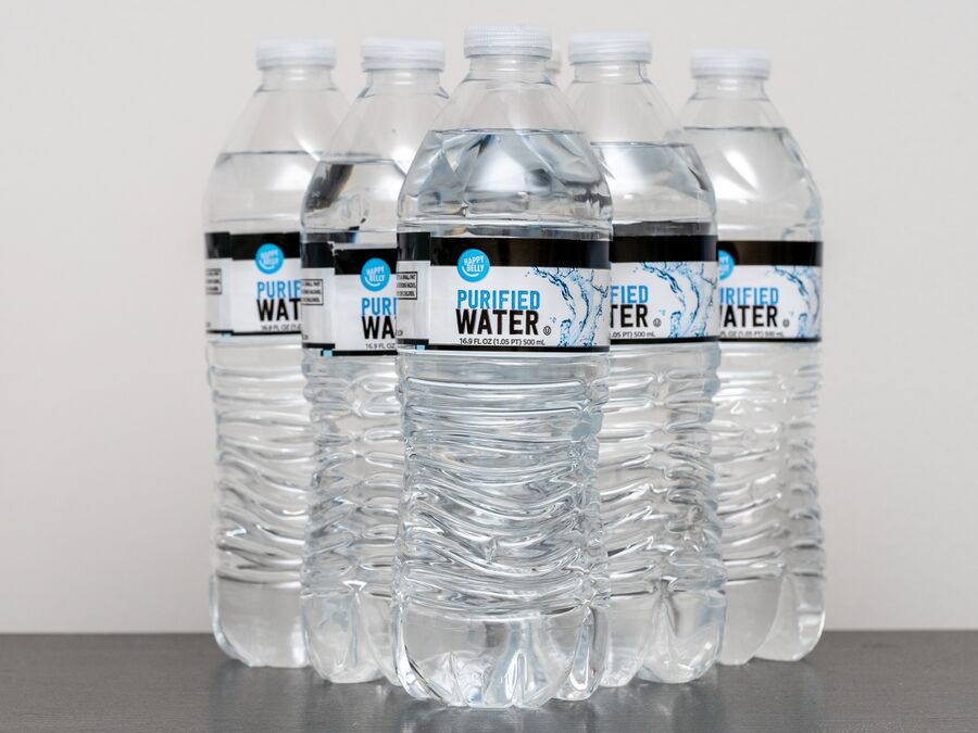 El agua embotellada