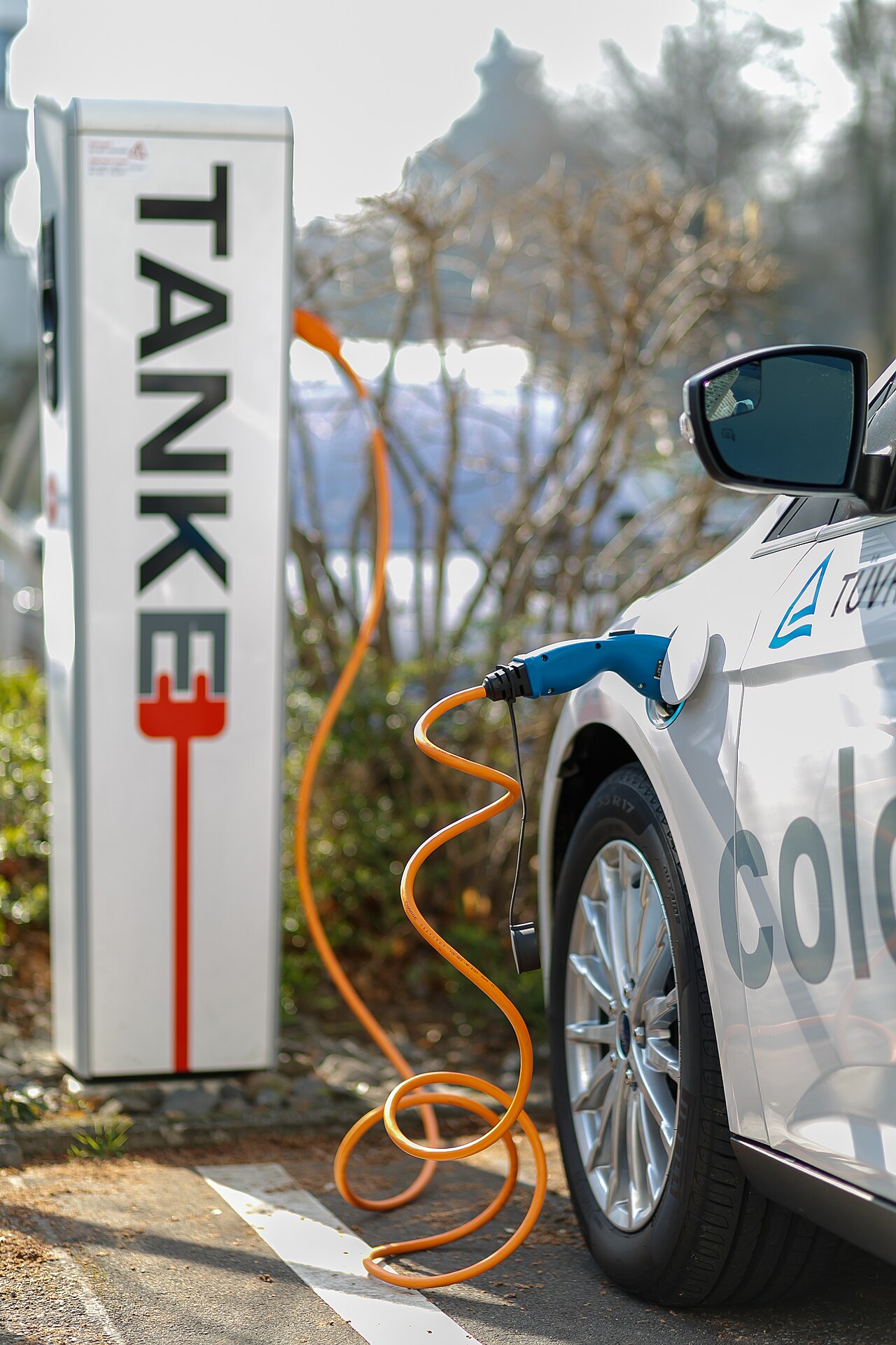 en cargar un coche elÃ©ctrico