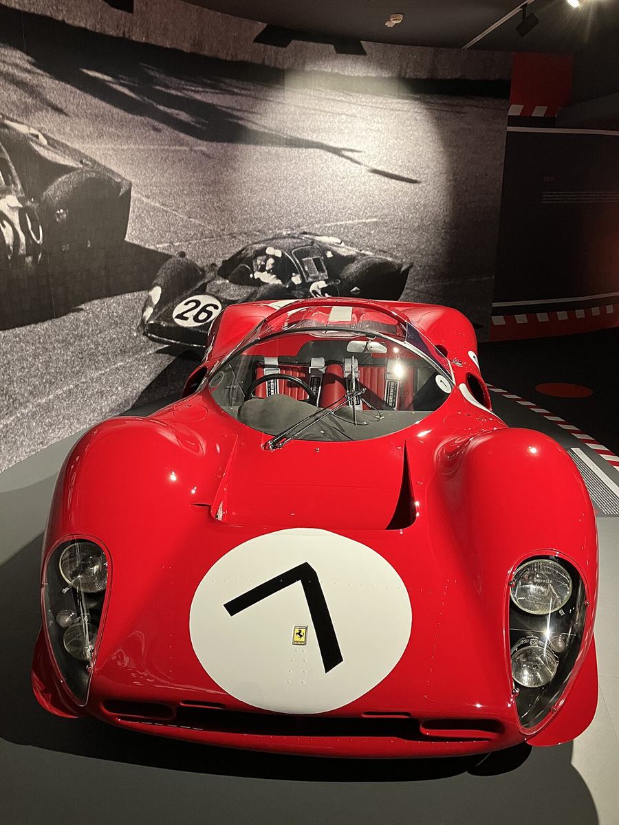 Scalextric Ferrari 330 P4