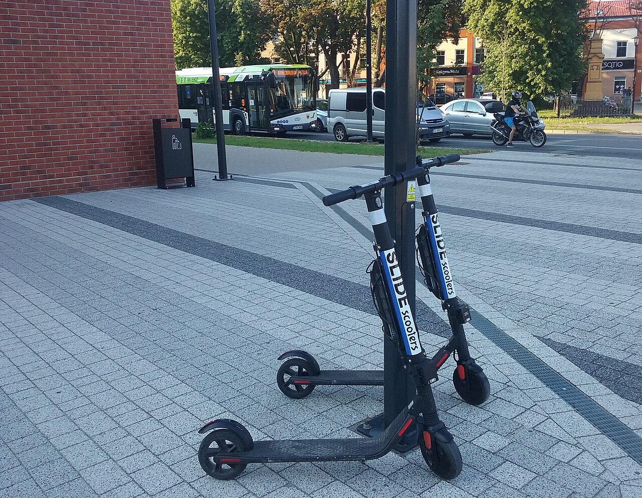 un patinete eléctrico