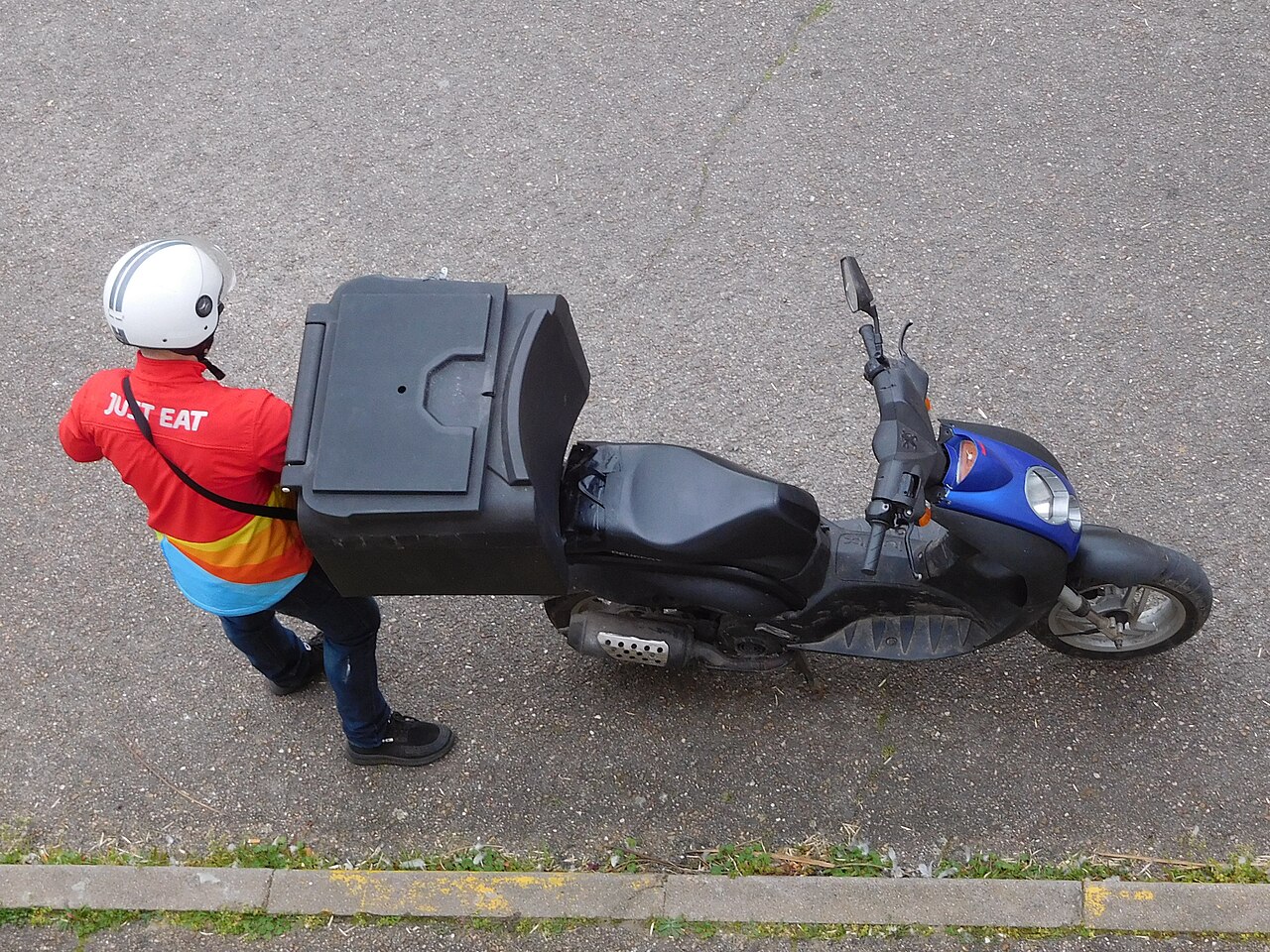 un rider (repartidor)