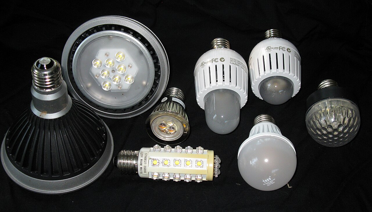 una bombilla LED