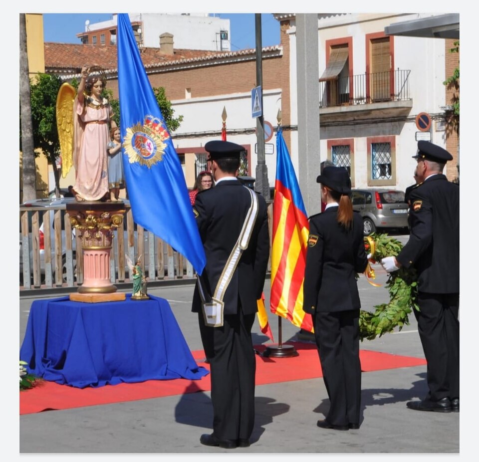 un policía nacional